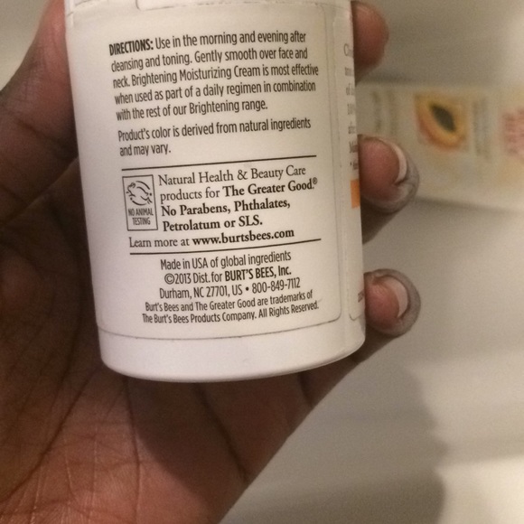 Burt’s Bees skin care set - Picture 5 of 8